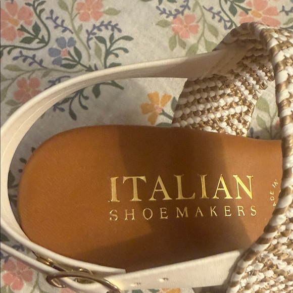 Italian Shoemakers White and Tan Sandals - Picture 5 of 6